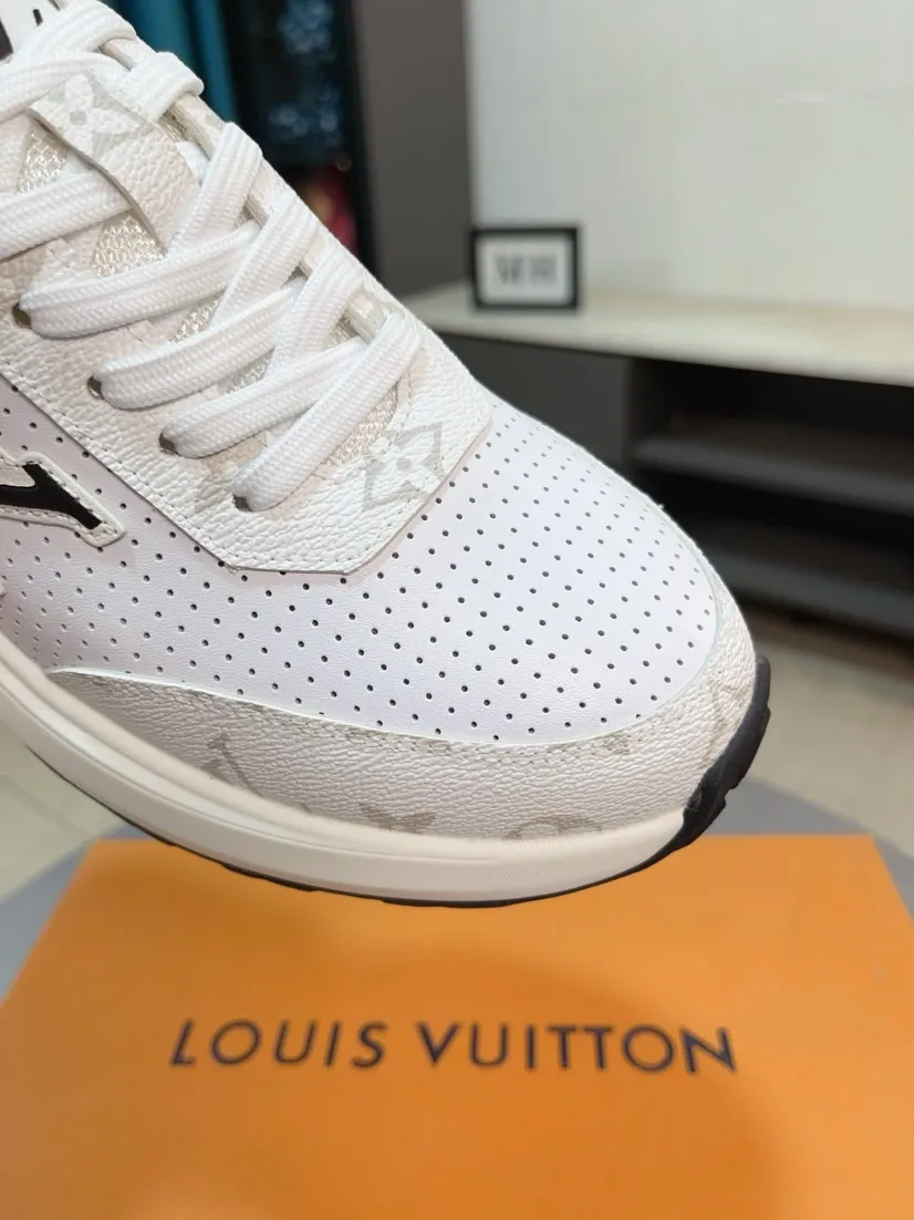 Men's shoes💰458🌸🌸【LV】Louis Vuitton🔍Top Purchasing Agency🇮🇹 Lu Street Fashion God's new sports shoes are coming and are on sale at the counter simultaneously. Original factory configuration, original cowhide fabric imported from Italy, high-quality embossed splicing complex process, sports fashionista, imported water-dyed sheepskin lining, sole: Wang Yuan factory specializes in original sole super comfortable, original factory follow-up goods 🔍🔍High quality, you can enter and leave the counter at will, welcome to compare and synchronize with the counter, code number 38-44, 45 customized